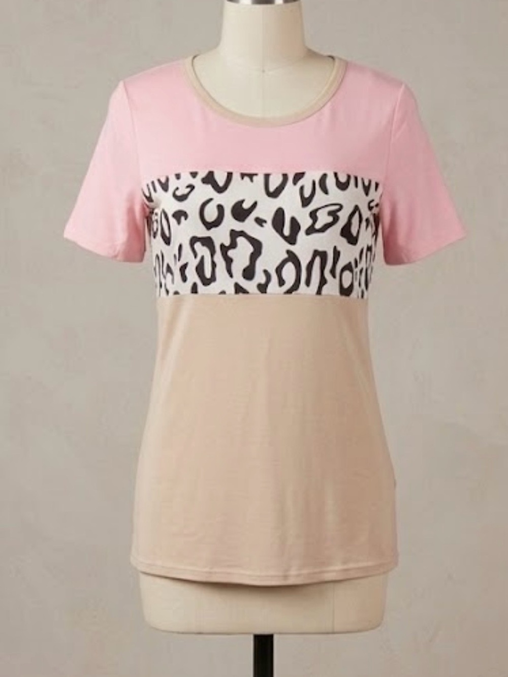 Colorblock Leopard Print Tee in Pink and Beige